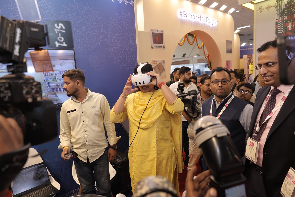 IndustriesBihar's tweet photo. 16 MoUs. ₹1,476 Crore Investment. 40,500+ Jobs. Bihar's Textile Story Begins with Momentum.

Bihar made a powerful statement as the Partner State at Bharat Tex 2026, with the inauguration of the Bihar Pavilion at Hall 11, Bharat Mandapam, New Delhi, by Hon'ble Union Minister of Textiles Shri Giriraj Singh (@girirajsinghbjp) and Hon'ble Industries Minister, Government of Bihar, Ms. Shreyasi Singh (@_ShreyasiSingh), in the presence of Shri Kundan Kumar (@kundan_ias), Secretary, Department of Industries, Government of Bihar; Shri Manoj Kumar Singh (@manojksingh_IAS), Resident Commissioner, Bihar Bhawan, Dr. Bidya Nand Singh, Directorate of Handloom & Sericulture and Shri Mukul Kumar Gupta, Director, Department of Industries, Government of Bihar.

#BiharHaiTaiyar
🚨उद्योग और रोजगार के क्षेत्र में रफ्तार पकड़ता बिहार!
#BuildAndBelieveInBihar

@PMOIndia @PiyushGoyal @CimGOI @GovernorBihar @samrat4bjp @girirajsinghbjp @_ShreyasiSingh @officecmbihar @kundan_ias  @manojksingh_IAS @PTI_News @ddnewsBihar @PIB_India @DoC_GoI @investindia @BiharIndustries @BiharCabinet @investBihar @bihar_rc @ficci_india @bimcgl @BSPCBOfficial @idabihar @BIADAbihar   @startup_bihar @BiharIndustries @FollowCII @TexMinIndia @ITPODesk @Bharat_tex
