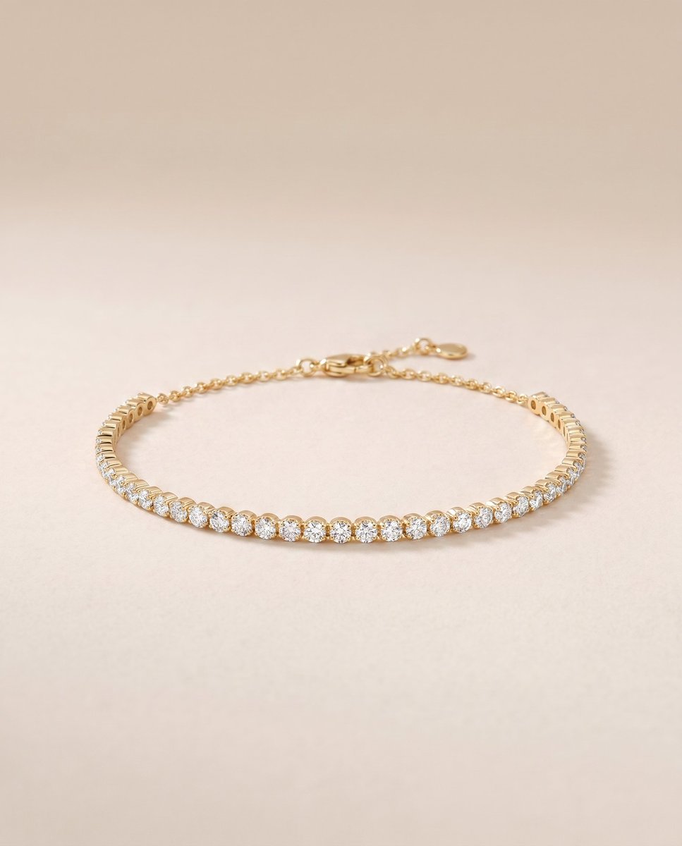 PallottaJeweler's tweet photo. Golden elegance, wrapped around your wrist ❤️✨ https://t.co/9pw3eADMWi