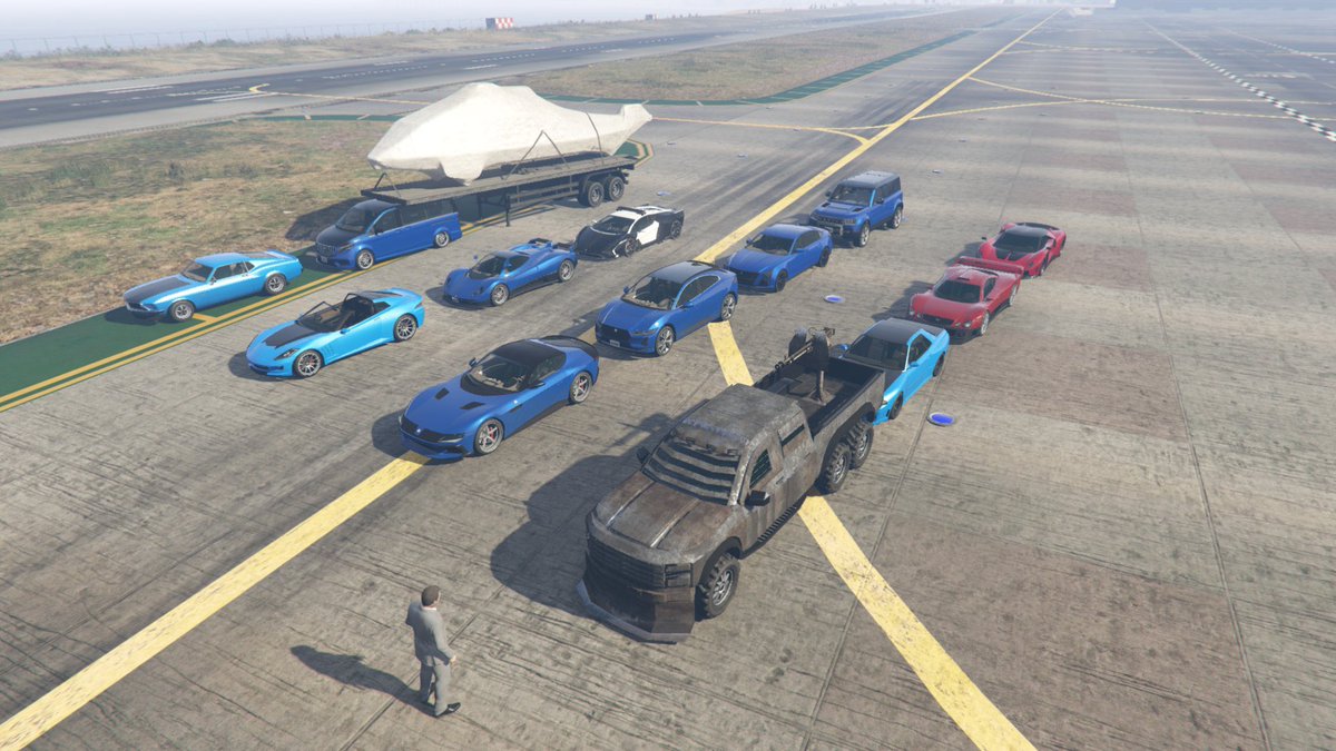 RomPlayi's tweet photo. Todos os veículos da nova dlc do golpe do Kortz Center #gta https://t.co/GLj7VRfP0c