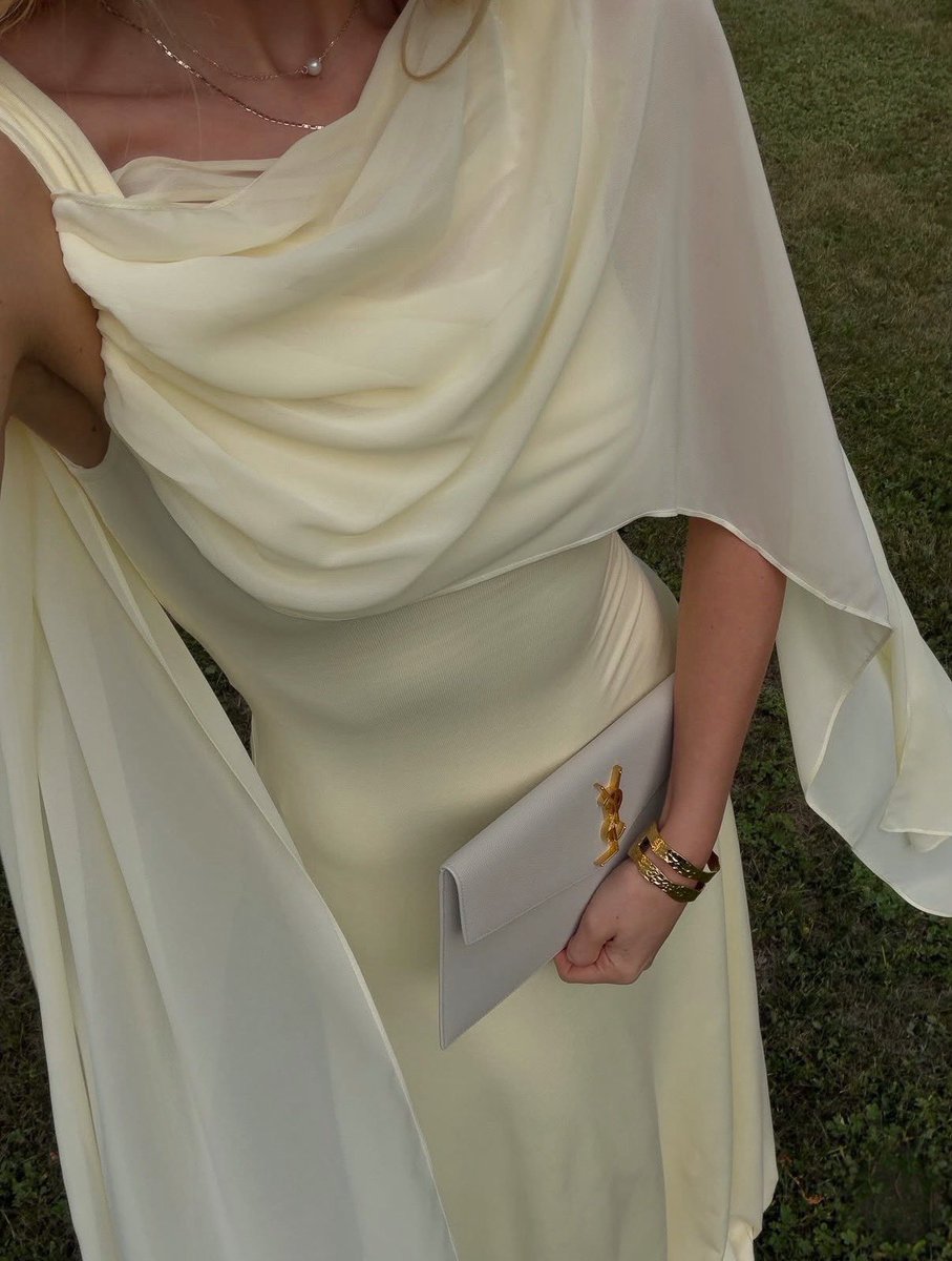 dazzlinghavens's tweet photo. Elegance https://t.co/eoAntHgFV3