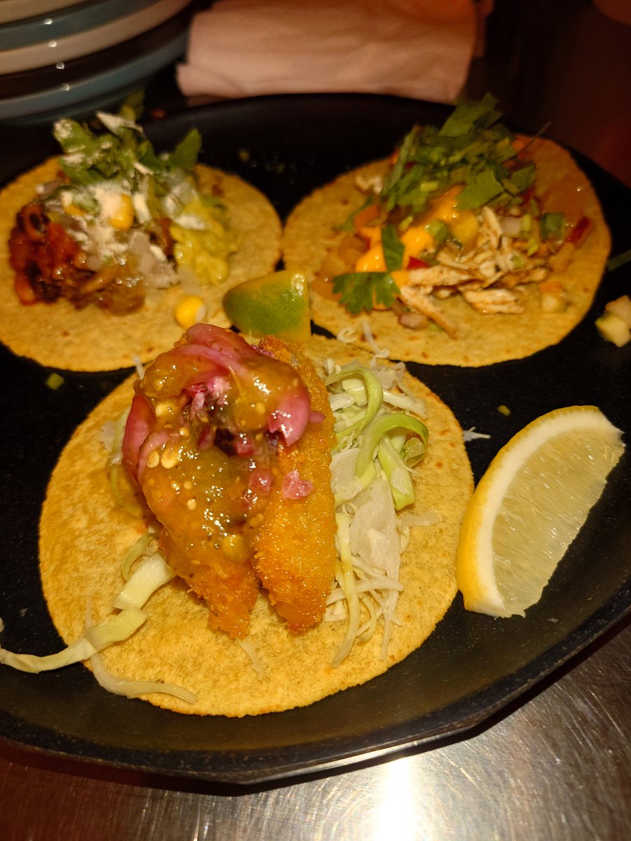 ryog728's tweet photo. 映画終わりに雷鳥神社でビールとタコス🌮 https://t.co/eKspxOsrnJ