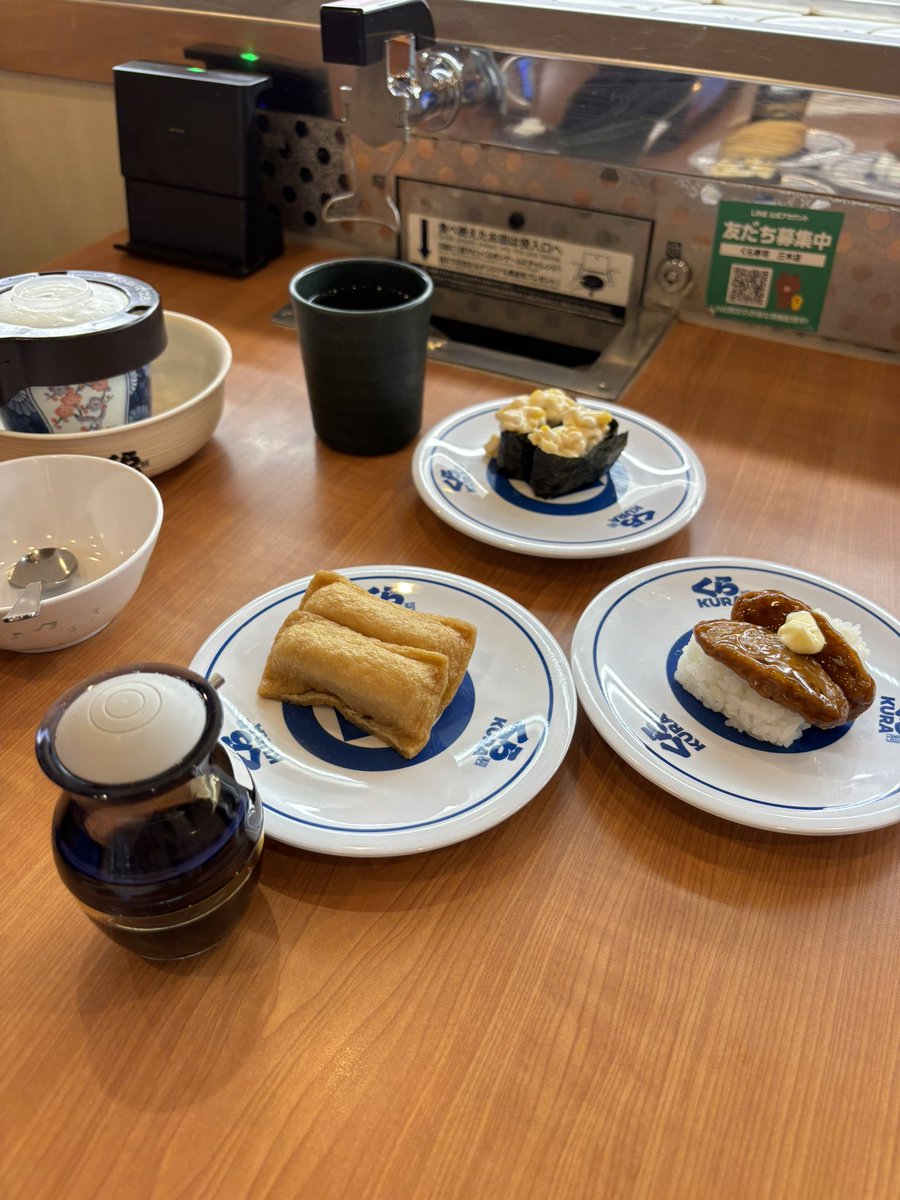 wanta_2nd's tweet photo. 久しぶりに日本でくら寿司来たかも
あと横の人、人の金で頼みすぎ https://t.co/1qbXzIKuHE