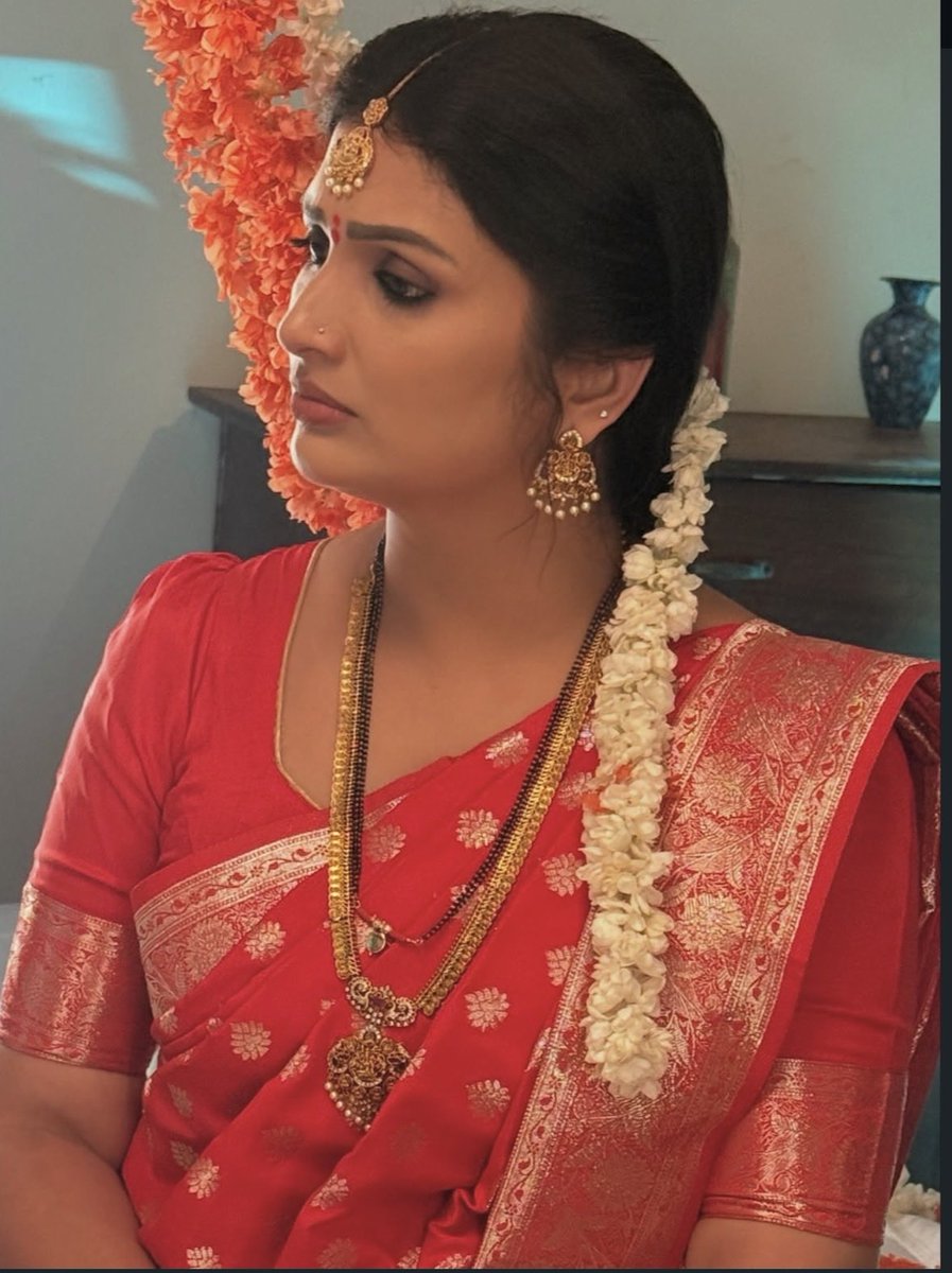 shrutikayadu2's tweet photo. Enanga idhu namma first night ippdi ukanthu kai adichinu irukinga?
U: enaku kai adicha dhan di sugam apo tan kunju nikkum..
Chi.. kunju nikkatha apo? Sari naa senji vidren kaatunga
U: iladi en kai aala panna tan nikkum..
Oru pottaiku poi vaka patutene.. iru en ex ku call panren.. https://t.co/iVO6vX7Q8D