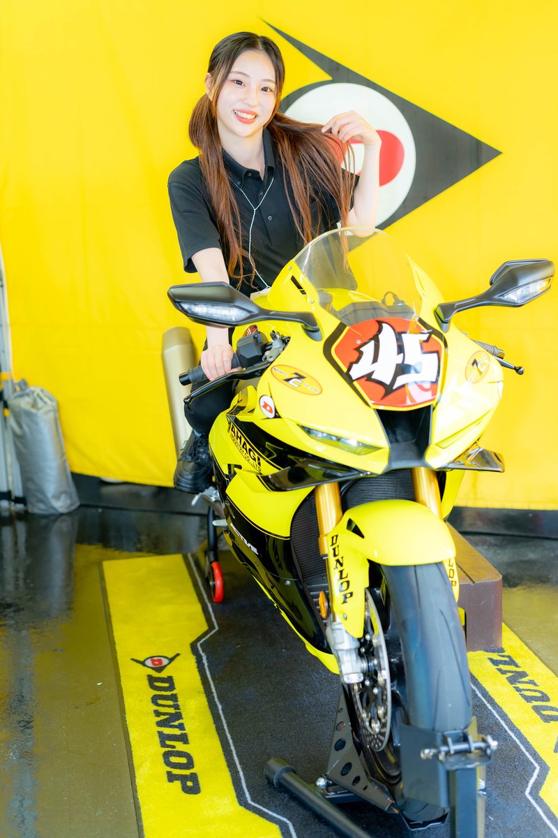 tommy_ken180's tweet photo. 2026/07/05
鈴鹿８耐決勝日
DUNLOPブース
佐々木うみ（@umi210235）
うみちゃんが可愛すぎた😍 https://t.co/q1pjRtPTJN