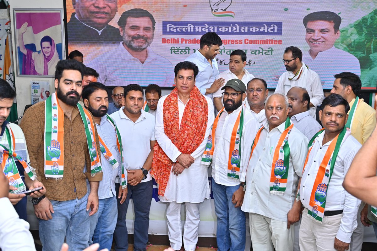 devendrayadvinc's tweet photo. बढ़ रहा है जनाधार ✋
बढ़ रहा है कांग्रेस परिवार

आज ओखला विधानसभा, करावल नगर विधानसभा, मलकागंज वार्ड-12 और बुराड़ी वार्ड-9 से बड़ी संख्या में लोगों को कांग्रेस की सदस्यता ग्रहण करवाई।

जनता का बढ़ता विश्वास इस बात का प्रमाण है कि दिल्ली बदलाव चाहती है और कांग्रेस के साथ मिलकर एक मजबूत, जनहितैषी और जवाबदेह भविष्य का निर्माण करने के लिए आगे बढ़ रही है।

आप सभी का @INCIndia परिवार में स्वागत है।

#DelhiCongress