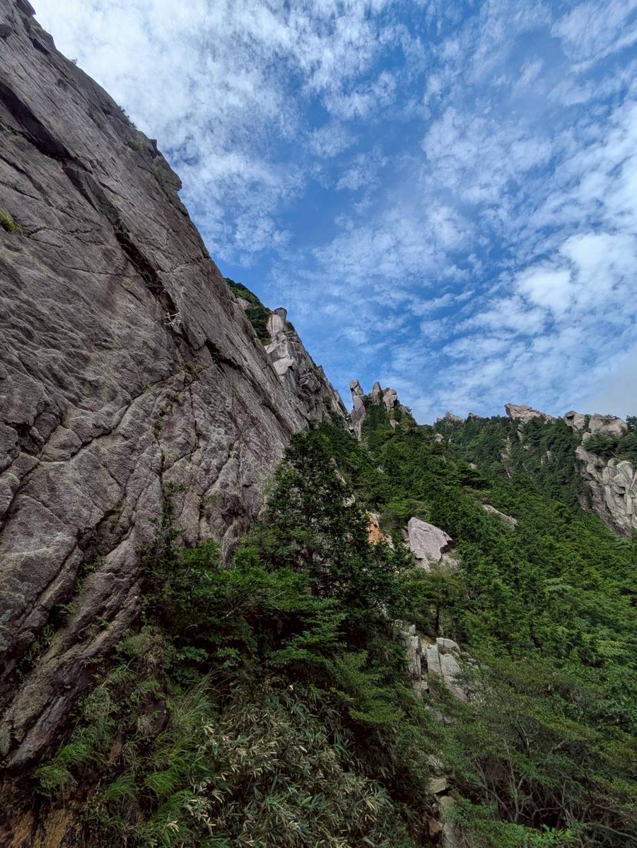 nanzan_alpine's tweet photo. 【活動報告まとめ】
5/24石津御嶽合同登山
6/6.7小川山クライミング
6/13.14ニュウ〜天狗岳縦走
6/20.21硫黄岳テント泊(天候不良により赤岳鉱泉テント泊のみ)
7/3.4.5甲斐駒・仙丈登山(上南戦)
7/4錫杖岳左方カンテ
7/11木曽駒ヶ岳
7/12御在所一壁クライミング

を行いました〜
#南山AC https://t.co/uSthyi7DuR