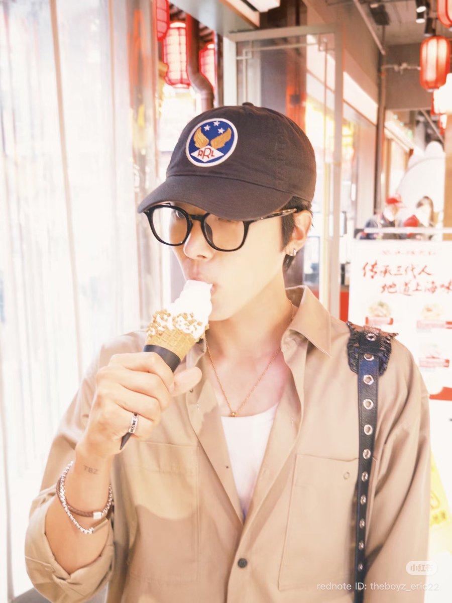 buxxling's tweet photo. 260714 #에릭 샤오홍슈 https://t.co/PCcgu9N3Ak
