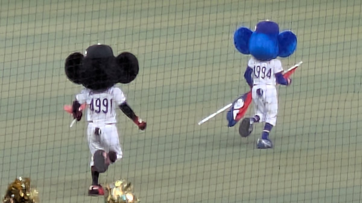bhdnnrti's tweet photo. 久しぶりにホームの野球を観戦しました⚾️はじめましてのブラックドアラ https://t.co/dM9GwSlHDL
