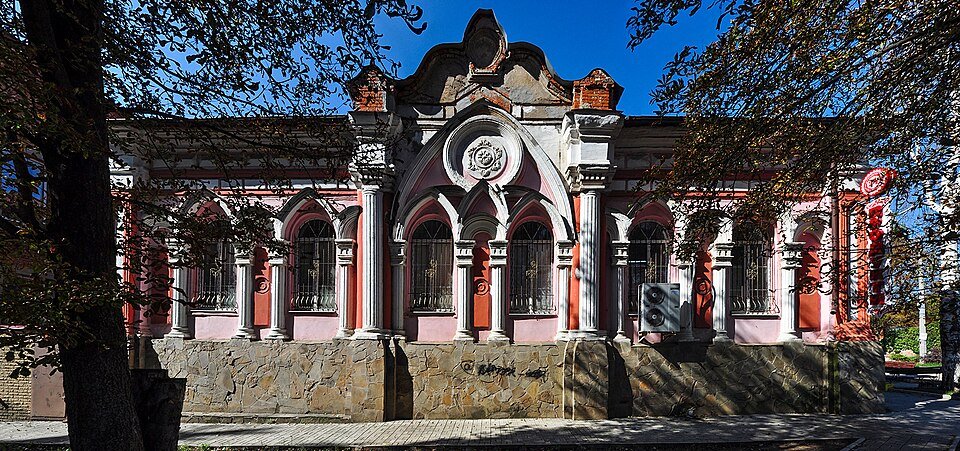 Vital54falcon's tweet photo. Бахмут. Зараз. Три роки пройшло. "Відбудова" "йде".  Все,нема міста. Нічого нема. Стерли з лиця землі. 250 років було місту. 70+/- тисяч Українців було. Було. Шампанське було,чудова сіль була..... Під@ри прокляті! https://t.co/59pUTu6jr1
