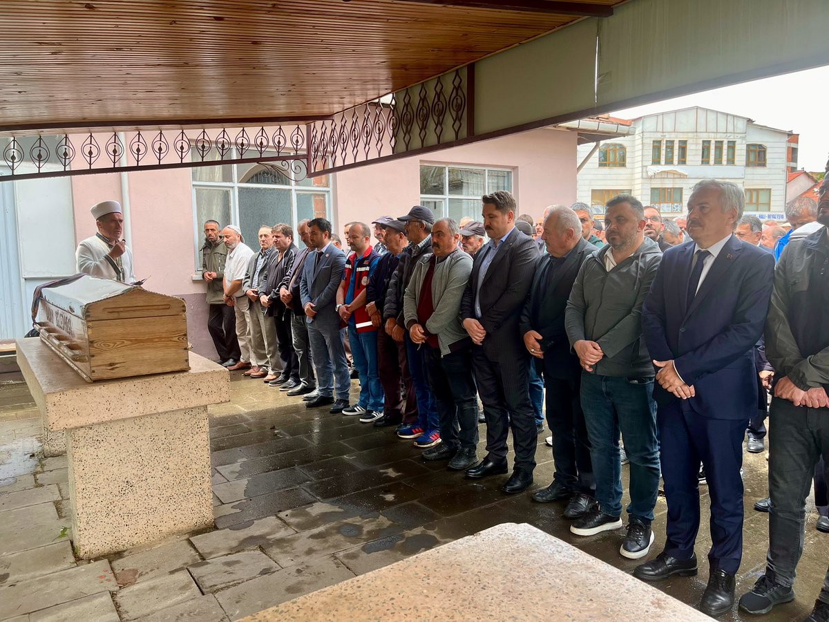 Kastamonuash's tweet photo. 📌 06.02.1990 tarihinde İzmir ilinde Şehit olan Aziz şehidimiz Orhan Kaval'ın kıymetli annesi Rukiye teyzemizi ebediyete uğurladık. 

https://t.co/6frkOMTTwa https://t.co/yN8stXg9g6
