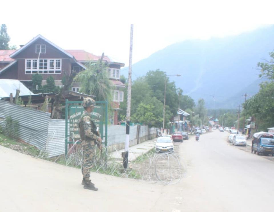 hafee54's tweet photo. BSF's presence along the Amarnath Yatra route reflects its commitment to safeguarding pilgrims and supporting a secure journey.
#YatraWithBSF #BSF #AmarnathYatra2026 #AnantQ1Vision #UnstoppableE20Petrol https://t.co/R8GkBliSDV