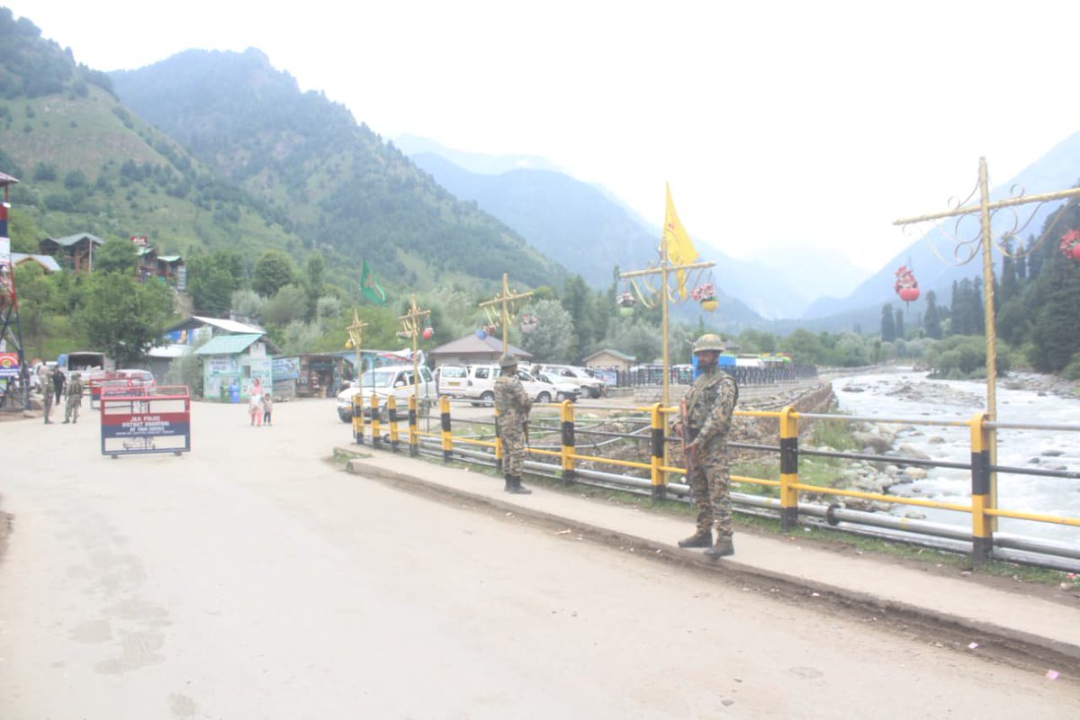 hafee54's tweet photo. BSF's presence along the Amarnath Yatra route reflects its commitment to safeguarding pilgrims and supporting a secure journey.
#YatraWithBSF #BSF #AmarnathYatra2026 #AnantQ1Vision #UnstoppableE20Petrol https://t.co/R8GkBliSDV