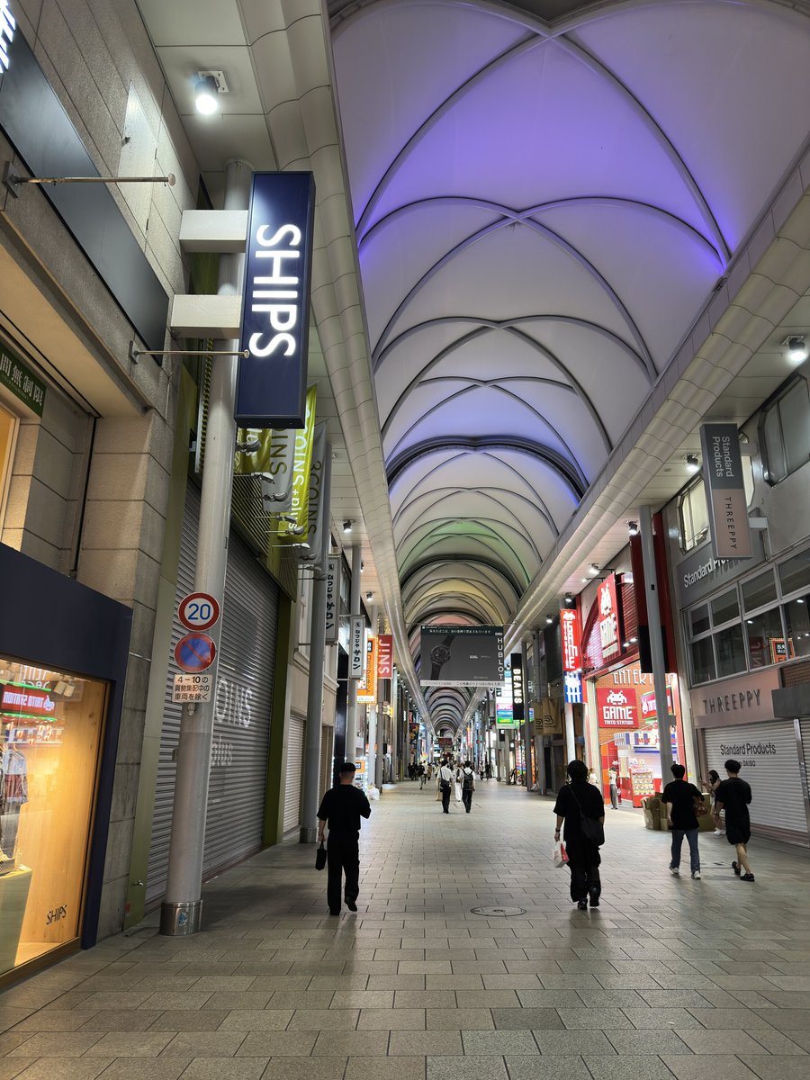 NoTrAsHn's tweet photo. ふらふら散歩してたら商店街まで来てしまった、30分くらい歩かないとホテルに帰れない🙃 https://t.co/ljIGZzar5U