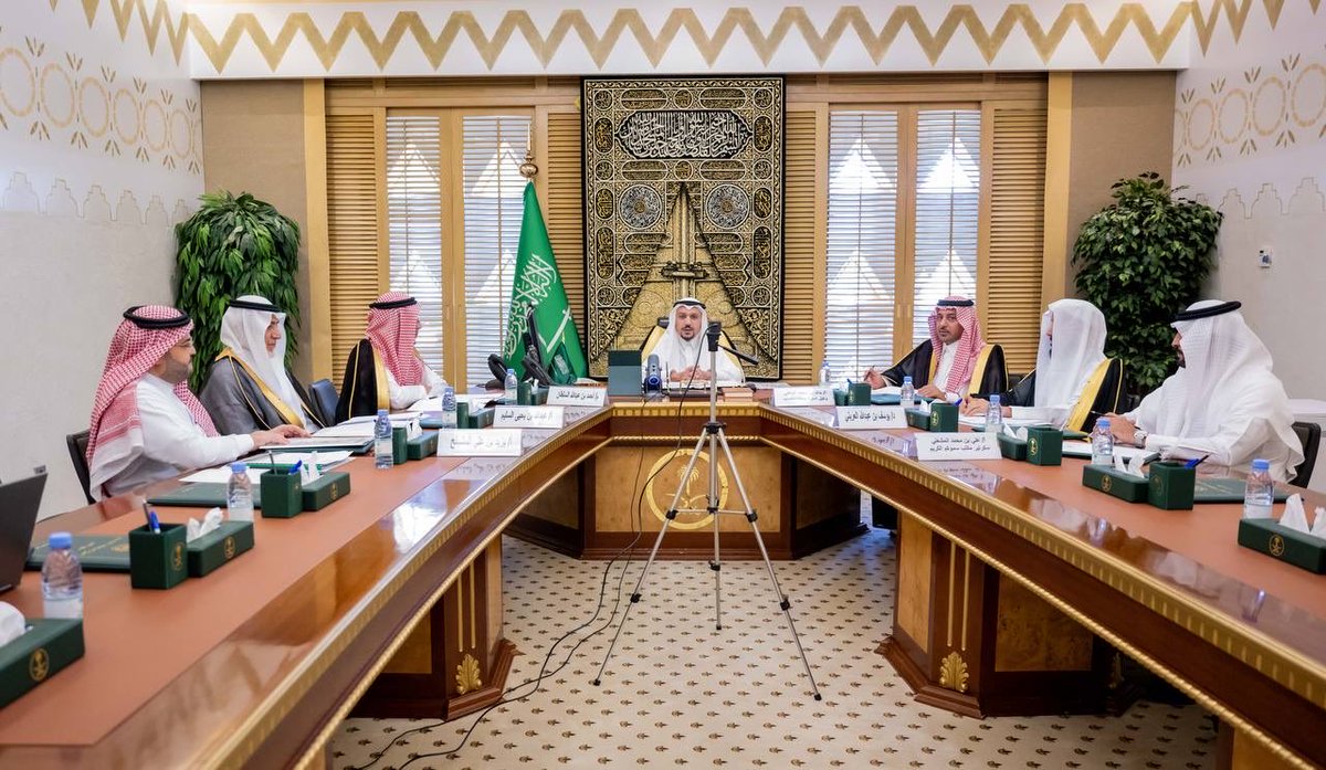 EmarahAlQassim's tweet photo. أكد سموه أهمية تعزيز العمل الوقفي بوصفه أحد الروافد التنموية المستدامة، ودوره في دعم المبادرات المجتمعية والإسهام في تحقيق مستهدفات رؤية السعودية 2030..

سمو #أمير_منطقة_القصيم يترأس الاجتماع الثامن لمجلس أمناء صندوق القصيم الوقفي. https://t.co/Yi5Bk3XUVv