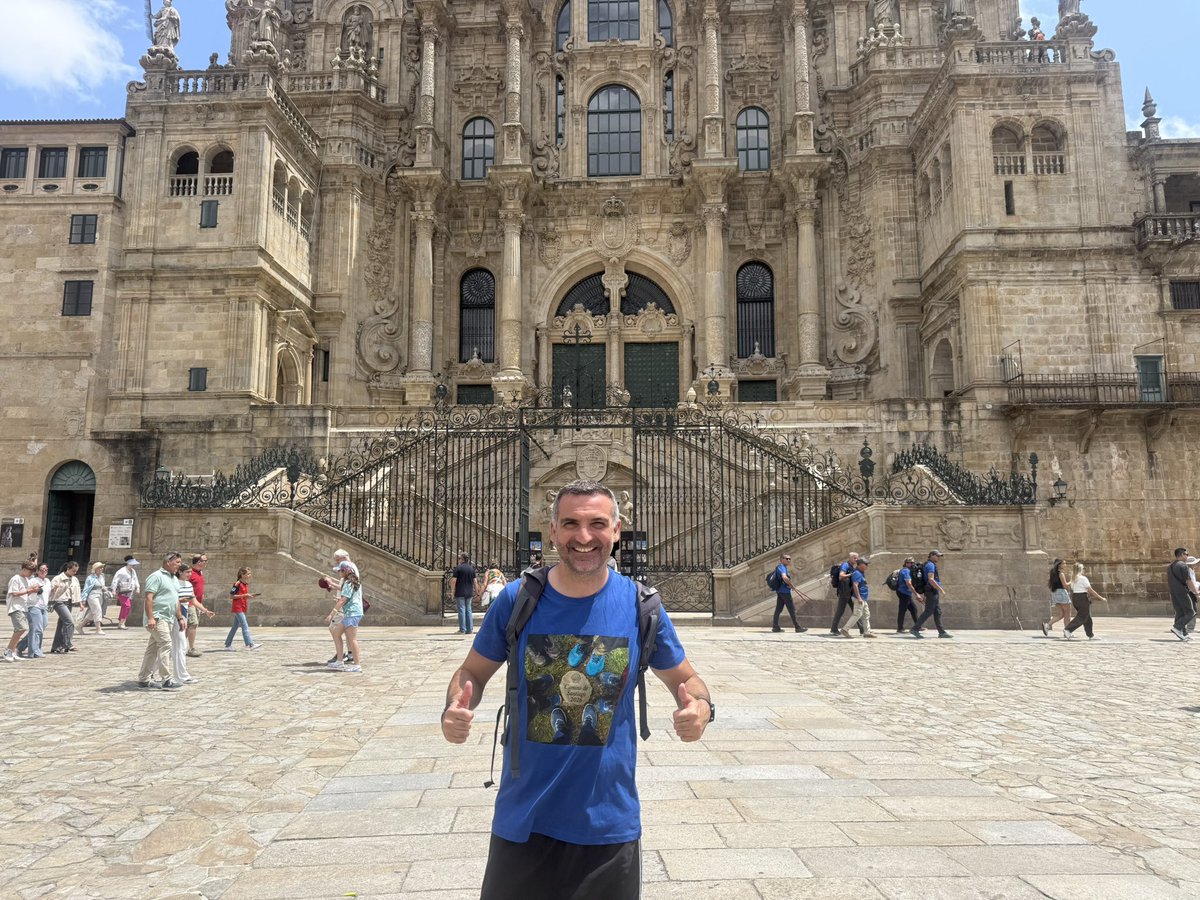 Pichardo_Rf's tweet photo. Camino de Santiago | Día 5 💛
La Compostela acredita kilómetros. El Camino deja amistades, recuerdos y motivos para volver. Hoy, al abrazar al Apóstol, cada uno llevaba una petición. Todos compartíamos una: cuida de nuestro amigo Bernardo. #BuenCamino https://t.co/frF5OMX7nL