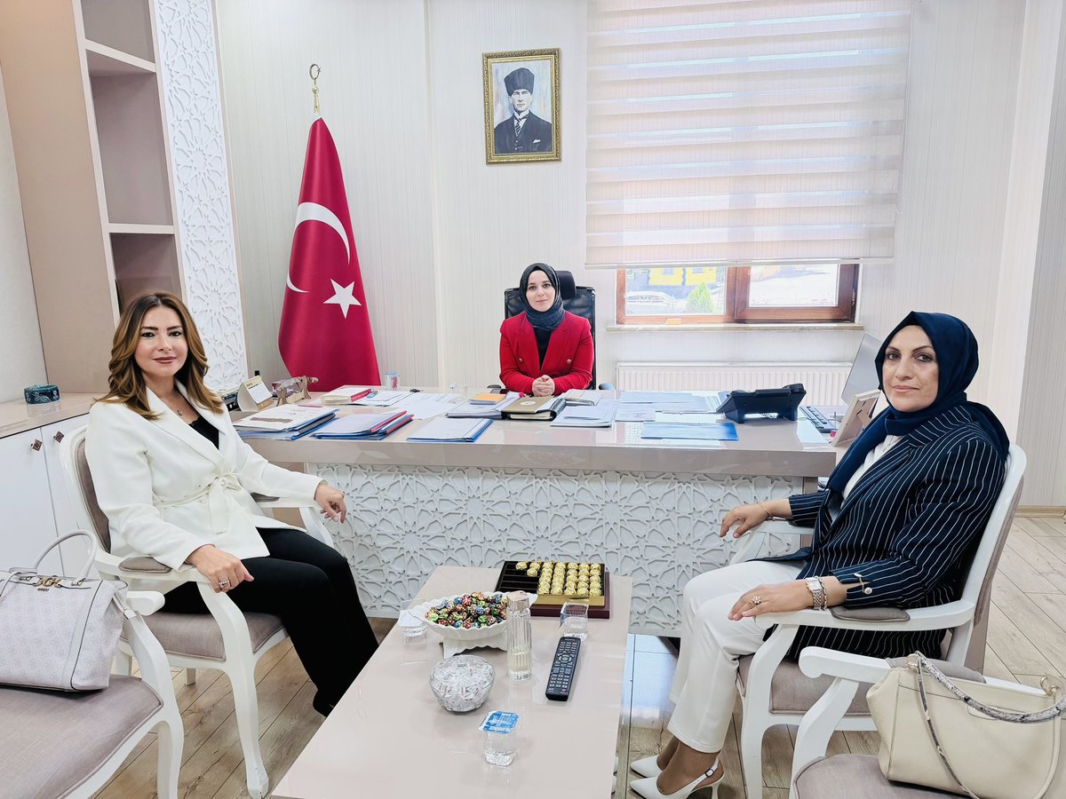 _ZeynepPolat_'s tweet photo. Erzurum Vali Yardımcımız Sn. Didem Dinç Özay’ı makamında ziyaret ettik. Kadınların nitelikli istihdama katılımı, geleceğin çalışma alanlarına hazırlanması, sürdürülebilirlik ve kamu–sivil toplum iş birliği çerçevesinde hayata geçirilebilecek çalışmalar üzerine verimli değerlendirmelerde bulunduk. 
Nazik kabulleri, kıymetli görüşleri ve içten yaklaşımları için Sn. Valimize sonsuz teşekkürlerimi sunuyorum.