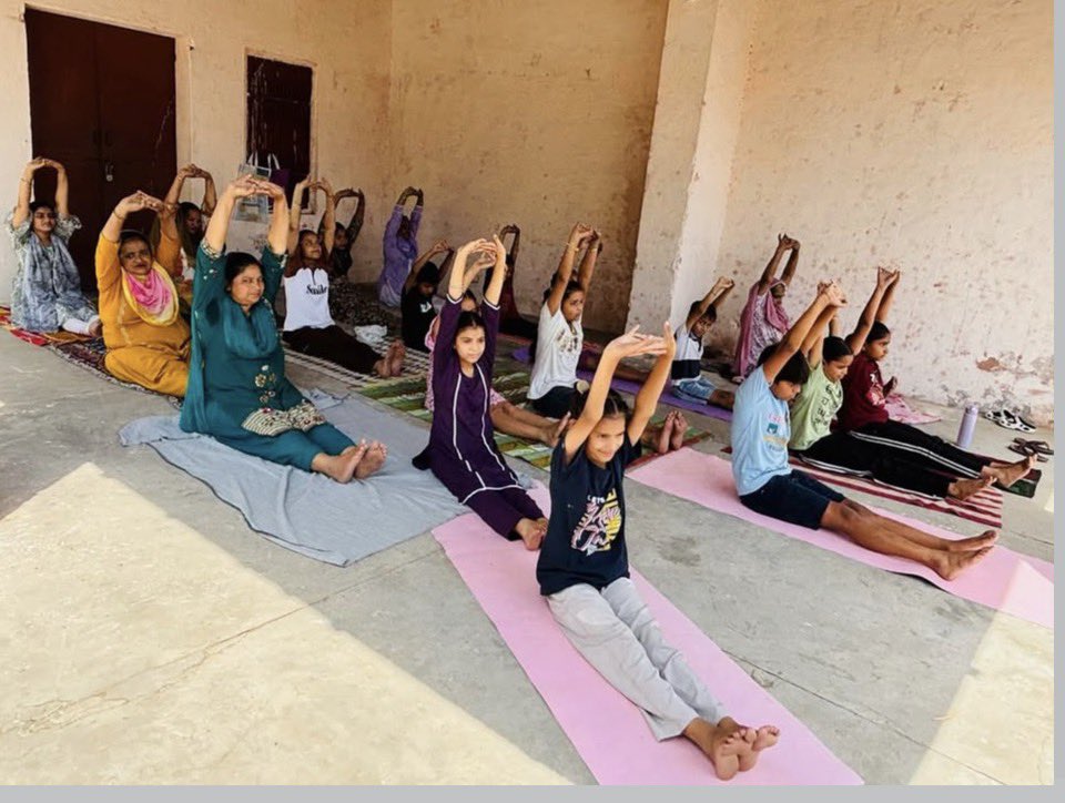 NiSha3305's tweet photo. Find your balance, both on and off the mat.🌸
#cmdy #cmdiyogshala #fatehgarhsahib #yogainspiration #governmentofpunjab https://t.co/TNheaQZyTN