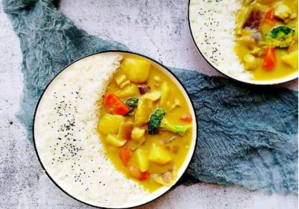 seocong_'s tweet photo. Craving warm, fragrant Thai green curry tonight  Tender chicken, fresh basil, and creamy coconut milk—every bite feels like a tiny trip to Bangkok! #ThaiFood #ComfortFood https://t.co/2FEgnyxvNK