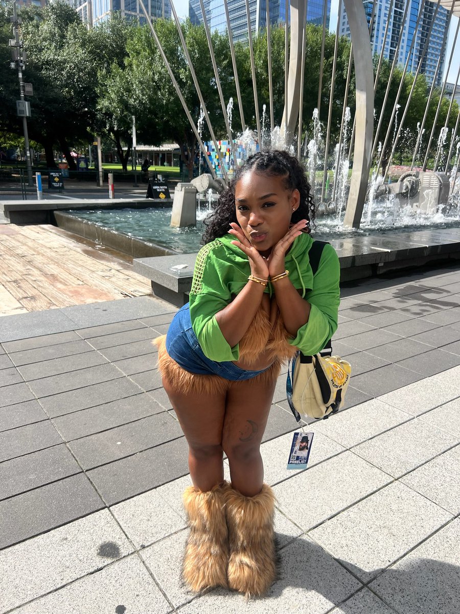 _baenay_'s tweet photo. Obsessed with my Theodore from our Alvin and the Chipmunks collab 🥰💚 https://t.co/zbbp3Po76x