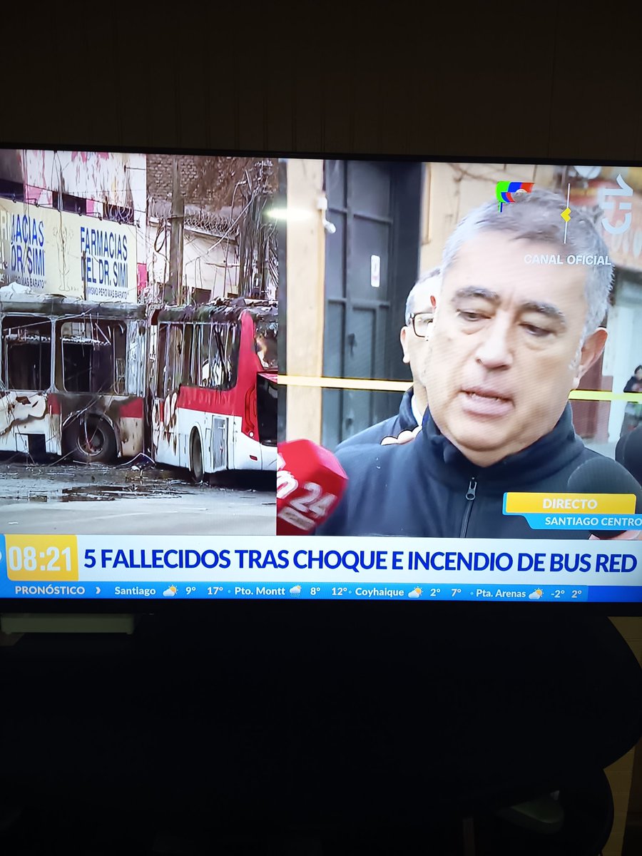 chicosaid2024's tweet photo. Cuál es la idea de que toooodos los periodistas girten al mismo momento una pregunta weon,de verdad que es muy incómodo por decirlo de una buena manera @chvnoticias https://t.co/If3ytSaenp