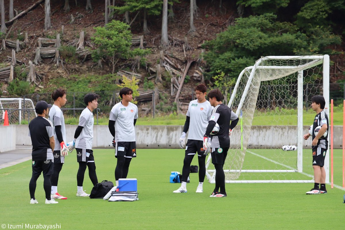 Idumimuraba's tweet photo. 高いレベルで磨き合う我らがGKチーム🦅💛
#vegalta https://t.co/K1NNCzsjcx