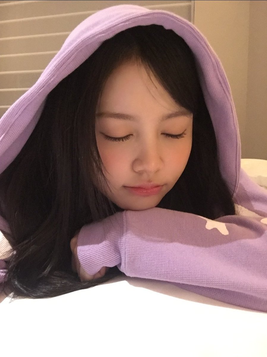 HIIZ00's tweet photo. 애기자께요 이거같음 https://t.co/ZAi1PAR4rg