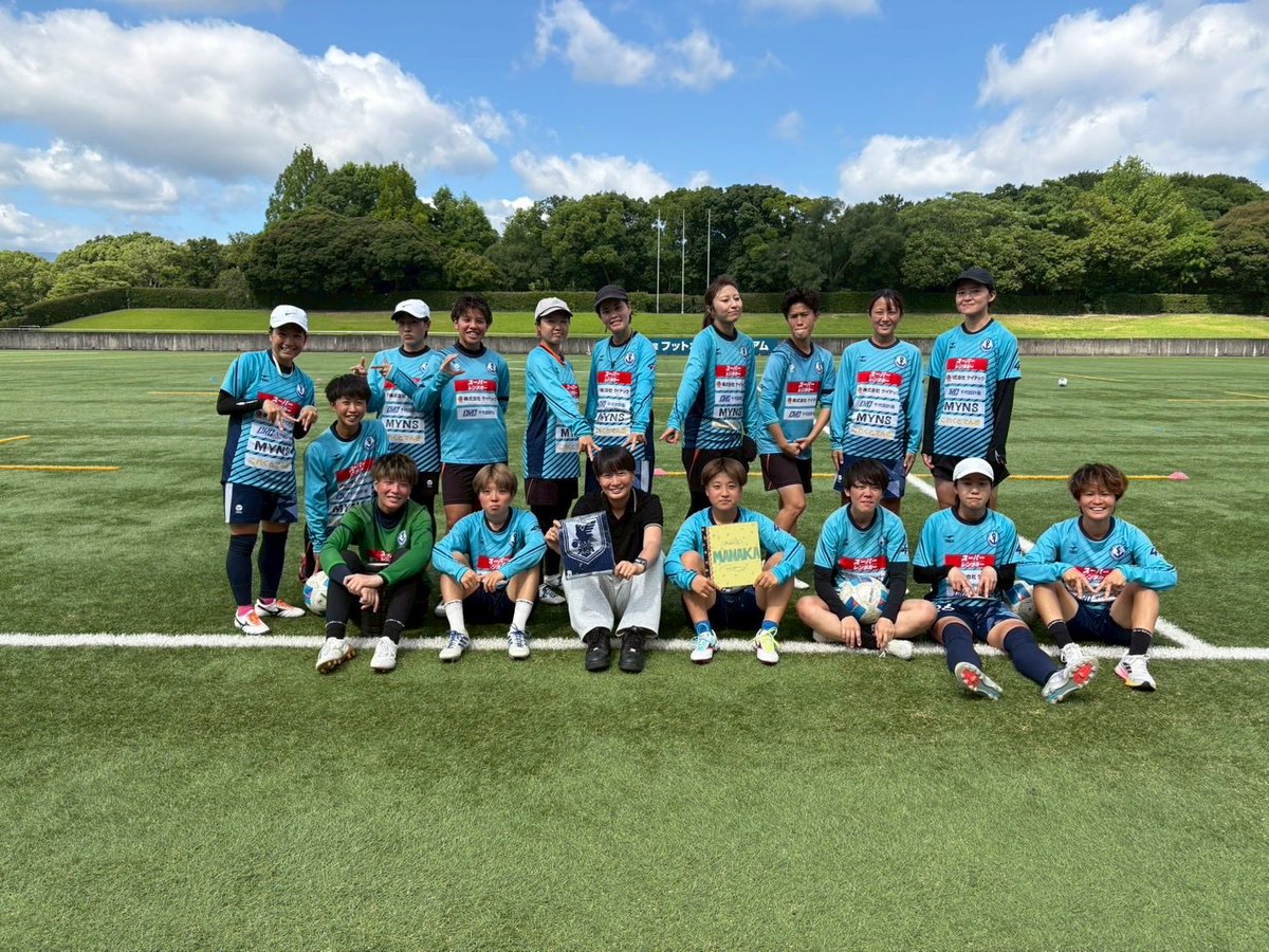 ANCLAS_OFFICIAL's tweet photo. 7/12の水俣戦をもちまして、21番・ #進藤真奈花 選手が福岡J・アンクラスを退団し、海外の大学へ進学します。

これまでチームのために全力で戦い続けてくれた姿を忘れずに、私たちも頑張り続けます！

新たな舞台での挑戦を心から応援しています。
まなか、いってらっしゃい！🤝⚓🧡

#アンクラス https://t.co/uMOC7ZfbV4