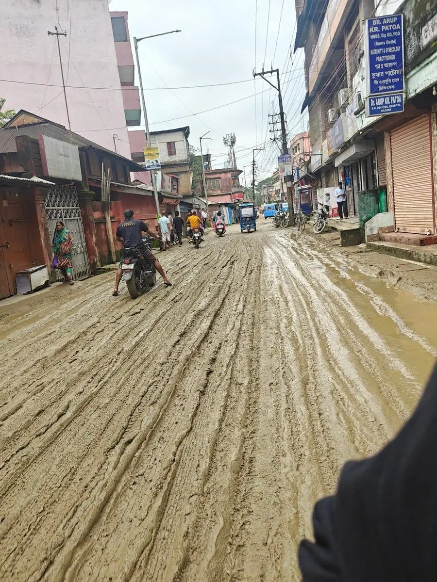 docJitab's tweet photo. @himantabiswa Kindly pay some attention on Barak Valley Poor road condition.
Even your 10 years triple Engine Govt. Couldn't build basic  motorable roads??
You had PWD &amp; Roads ministry under you still such poor condition of roads.
BJP Assam is the new Congress https://t.co/FO1z4WyuSO