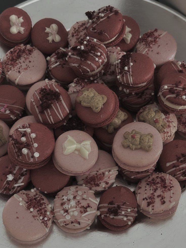 dxlceve's tweet photo. Starting anew wasn't easy, especially when my timeline had gathered a little dust...

It's Evelia here, looking for kind souls to chat with, whether it's small talk, late-night conversations, or anything in between.

As a token of new friendship, please accept this little treat. https://t.co/Eqj9MHED9C