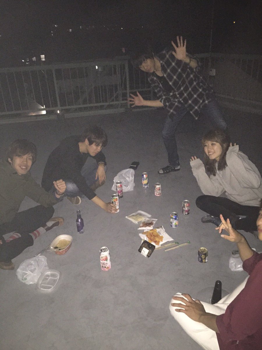 ryunosuke_eden's tweet photo. 8、9年ぶりだろうか…
うめさんと🍺

久しぶりに会って、いろんな話しをさせて頂きました

花が咲くのはやはり主に昔話

一緒にツアー周ったり、実家の屋上で星を見て語り合ったり、花火したり鵜飼観たり

ずっとこんな風に音楽できたらと思ってた
紛れもない青春の1ページでした

また会えてよかった https://t.co/6nRZXbqRn3