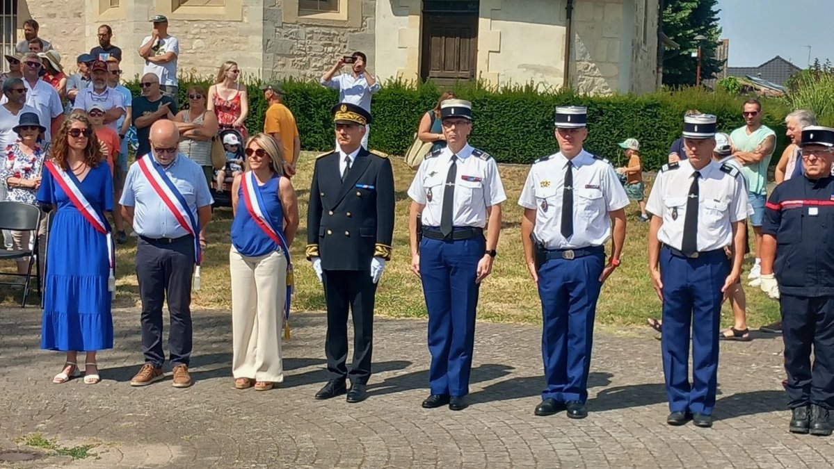 Prefet51's tweet photo. Parce que la République vit dans chacun de nos territoires, les sous-préfets d'arrondissement étaient présents aux côtés des maires, des habitants et des forces vives pour faire vivre l'unité nationale.

De Châlons-en-Champagne à Épernay, en passant par Vitry-le-François et Muizon, l’État s’est associé aux élus locaux pour rendre un hommage chaleureux à nos militaires, forces de sécurité, de secours et de mémoire mobilisés pour l'occasion. Ces cérémonies ont également été marquées par des remises de médailles, honorant l'engagement de nos citoyens et de nos porte-drapeaux.

↪️ À Châlons-en-Champagne : Thibaut Félix, secrétaire général de la préfecture et sous-préfet de l'arrondissement, a présidé la cérémonie au cœur de la ville-préfecture, et participé à la remise des médailles de la Fondation nationale André Maginot à deux porte-drapeaux à la mairie.

↪️ À Muizon : Fayçal Douhane, sous-préfet de Reims, a mené les commémorations républicaines.

↪️ À Épernay : Emmanuel Auber, sous-préfet d'Épernay, a partagé ce moment solennel aux côtés des Sparnaciens.

↪️ À Vitry-le-François : Pierre-Noël Clauzade, sous-préfet de l'arrondissement, a pris part à la cérémonie officielle et remis des médailles.

Merci à tous pour ces beaux moments de cohésion et de partage républicain 🇫🇷

#14juillet #Marne #Territoires #ChalonsEnChampagne #Epernay #VitryLeFrancois  #Muizon #DevoirDeMemoire