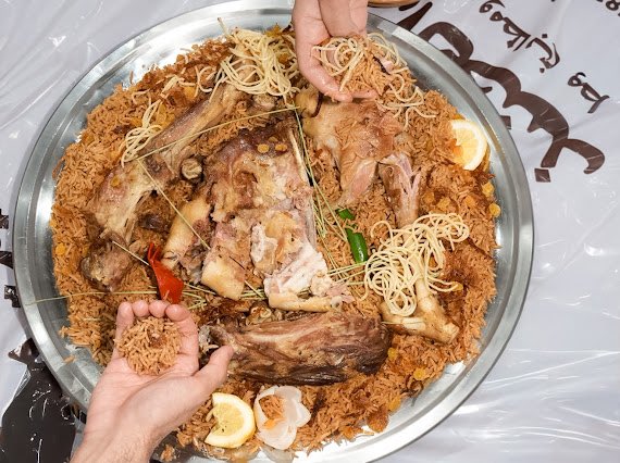 Bet7naz's tweet photo. الحنيذ على اصوله 👌🏻🔥
من مطاعم ومطابخ بيت الحنيذ 🧡

حيث تكمل اللذه والجمعة زورونا في فروعنا 👇

https://t.co/bXChGBbBpv
#بيت_الحنيذ https://t.co/JKpoIkrt7U