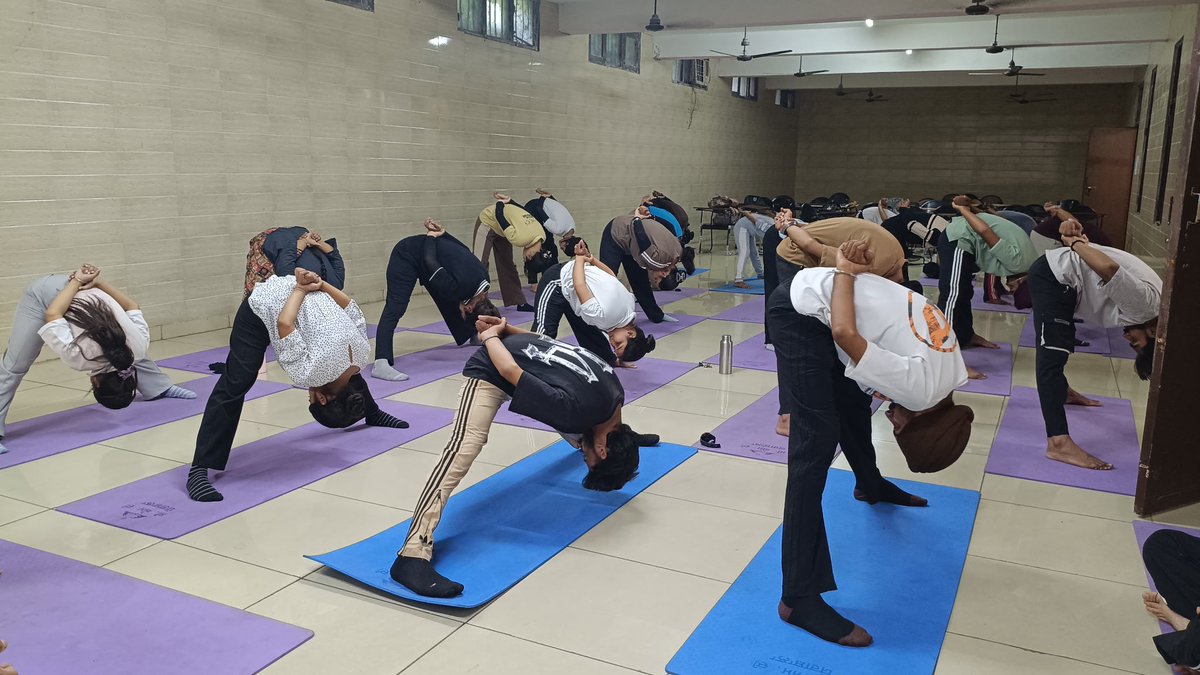 NiSha3305's tweet photo. Yoga isn’t about touching your toes—it’s about what you learn on the way down.🌸
#cmdy #cmdiyogshala #fatehgarhsahib #yogainspiration #governmentofpunjab https://t.co/EA83oUZMdk