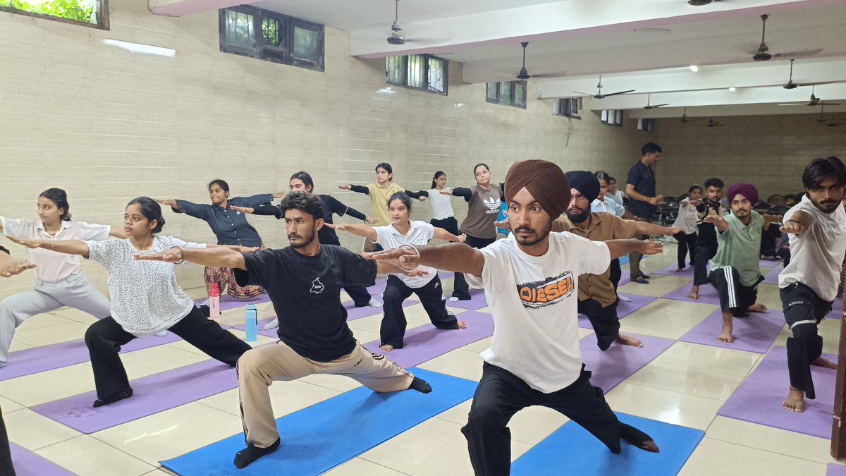 NiSha3305's tweet photo. Yoga isn’t about touching your toes—it’s about what you learn on the way down.🌸
#cmdy #cmdiyogshala #fatehgarhsahib #yogainspiration #governmentofpunjab https://t.co/EA83oUZMdk