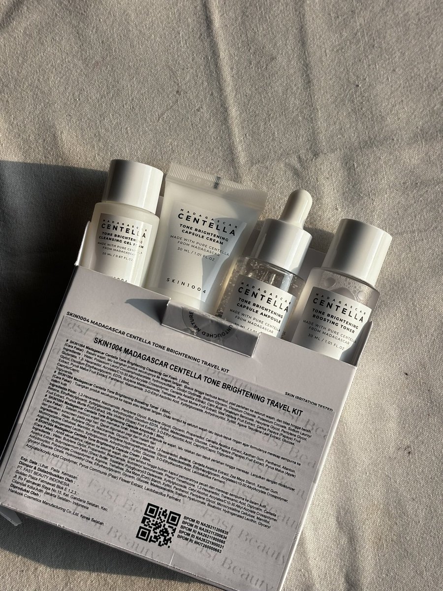 o89671's tweet photo. Finally!! Madagascar Centella Tone Brightening Set dari SKIN1004 sekarang ada versi travel kit 😭🫶 

Jadi kalian bisa cobain dulu sebelum commit ke full size! https://t.co/3to74gwz1R