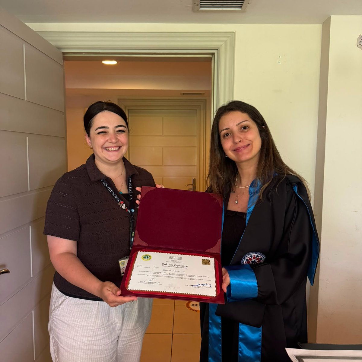 IU_FBE's tweet photo. Bu hafta diplomasını teslim ettiğimiz mezunumuzu tebrik eder, başarılarının devamını dileriz. https://t.co/lMFTK2h3n6