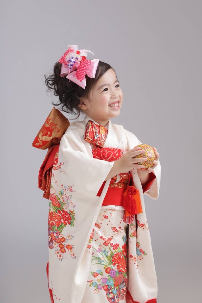 eri22ka's tweet photo. メイッコ可愛すぎる
着物似合ってるしNM入れていい？
@kanapon_adm 

扇子の代わりに紅葉持って踊れます🍁 https://t.co/MTrGHaSJ6j