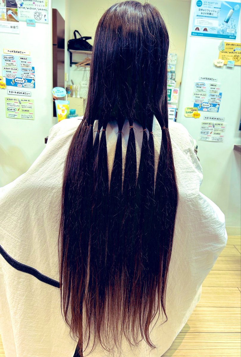 a_zx03's tweet photo. 約60cmカットしてもらって２度目のヘアドネーション✂︎
今回初めての美容室を予約してみたんだけど、店内の雰囲気が素敵なのと、担当スタッフさんが猫好きで沢山お話できて楽しかった🐱❤️ https://t.co/Pi4Y8R6SEl