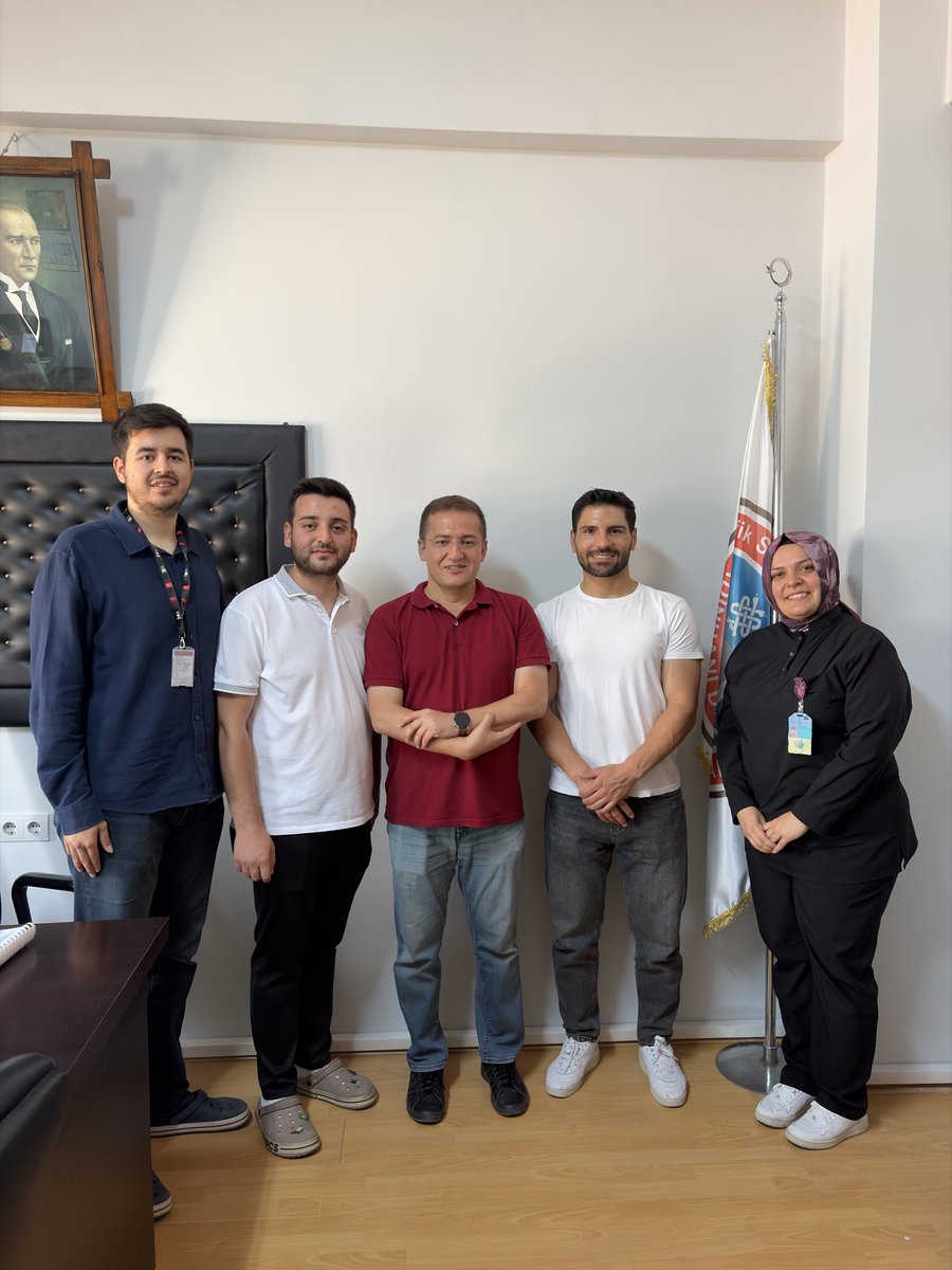 kadinhanidh's tweet photo. Bugün, hastanemize değerli emekler vererek görev sürelerini başarıyla tamamlayan Sayın Başhekimimiz Uzm. Dr. Ahmet Uyanık ve Sayın Müdürümüz Mehmet Avcı’yı uğurlamanın hüznünü ve kendilerine duyduğumuz derin minneti yaşıyoruz.
Yolunuz açık, geleceğiniz aydınlık olsun. https://t.co/o2hgDZ2lhz