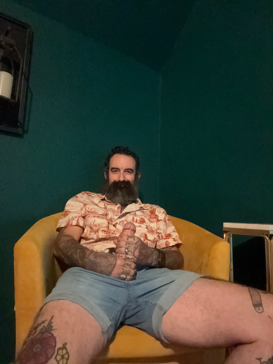 Cockswell_Jonny's tweet photo. It’s two hands Tuesday dad jorts edition! Who loves two handed daddy dick? #DirtyStepdad #TwoHandsTuesday #DaddyDick #DadCock #HungDad #BWC #PervCock #BreedingKink #CheatingKink #SizeDifferenceKink https://t.co/rAdbq1ekuB