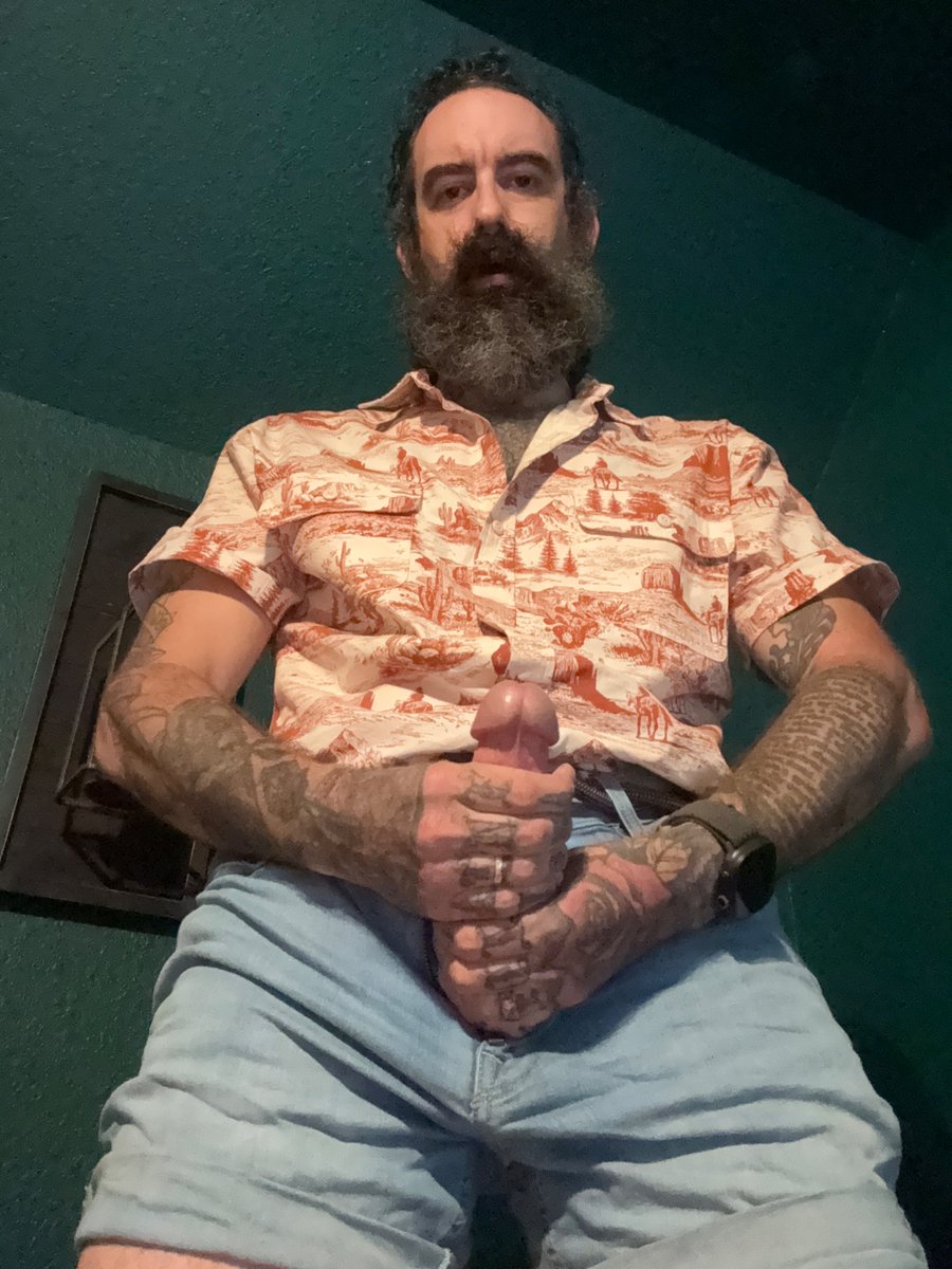 Cockswell_Jonny's tweet photo. It’s two hands Tuesday dad jorts edition! Who loves two handed daddy dick? #DirtyStepdad #TwoHandsTuesday #DaddyDick #DadCock #HungDad #BWC #PervCock #BreedingKink #CheatingKink #SizeDifferenceKink https://t.co/rAdbq1ekuB