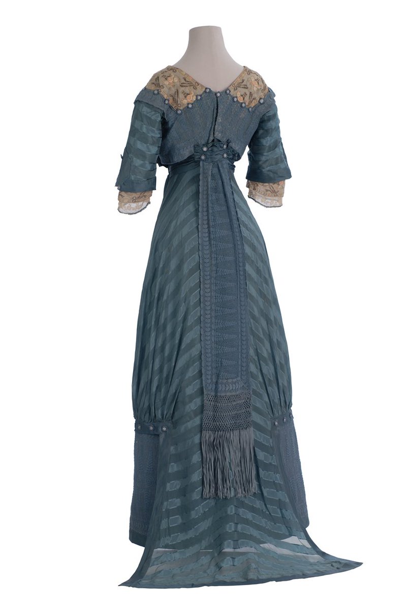 wikivictorian's tweet photo. Day dress by Crouset, 1911-12. Museo de la Moda. https://t.co/wGGjD5ebud