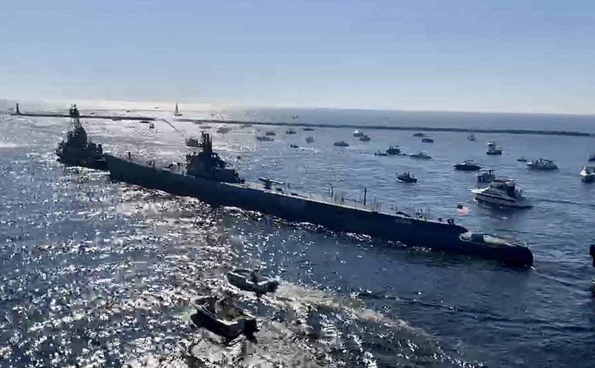 WarshipCam's tweet photo. Museum ship USS Silversides (SS-236) Gato-class submarine leaving Muskegon, Michigan for dry dock preservation in Sturgeon Bay, Wisconsin - support USS Silverside restoration at: https://t.co/u0u5mJkUj6 - July 13, 2026    SRC: FB- Muskegon Lighthouses https://t.co/6kpmhZ8jHG