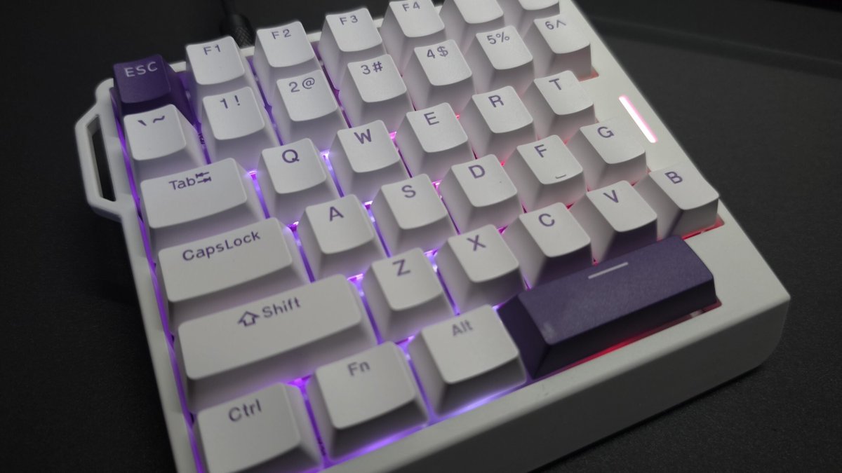 TEBA_FPS's tweet photo. 左手用キーボードってチャットする時どうするのっと https://t.co/OV9UFCAR9F