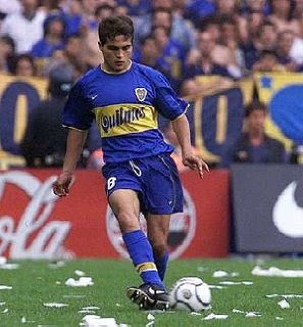 marto_m3's tweet photo. Hoy cumple 45 años 🇦🇷JOSE (El Pampa) CALVO, Lateral. En #Boca (Entre 2000 y 2011) jugo 167 Partidos Oficiales (G84-E46-P37), Marco 5 Goles y Gano 13 Títulos.
Surgido de las inferiores de Boca.
8° jugador con más título en Boca .
#CumpleMarto #ExBoca https://t.co/YCoM596Zx4