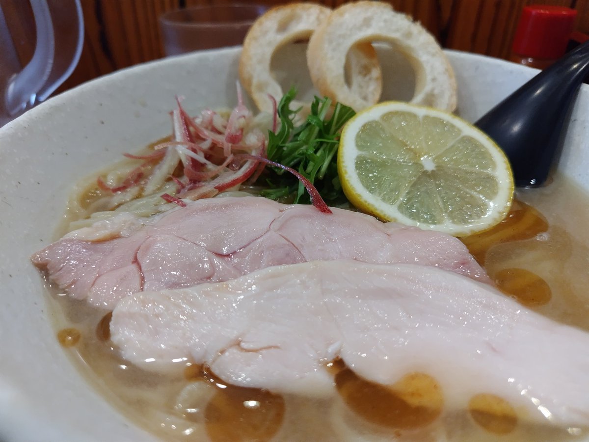 44_244's tweet photo. らーめん専門 和海
「冷やしゆず塩らーめん」
この爽快感はスープというよりもジュースなんよね。罪悪感は皆無で何なら2Lぐらい一気に飲み干せそう。 https://t.co/BYxEo1HCvV