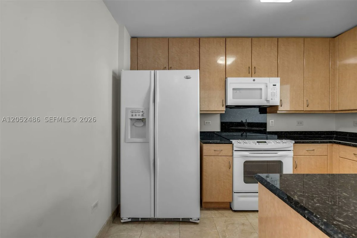 Key4RealEstate's tweet photo. 801 Brickell Key Blvd Unit 2108, Miami, FL, 33131
1 bed | 1.5 bath 863 Sq. Ft.
Active | 3600
https://t.co/t5c8GGjcis
Bright north-facing unit with water views and views of the mouth of the Miami River from a private balcony. 883 SF. Open kitchen and spacious living area... https://t.co/iUExItRMf2