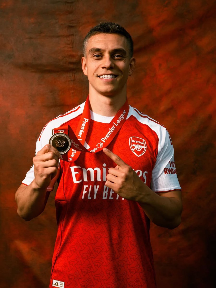Throwback Arsenal tweet media