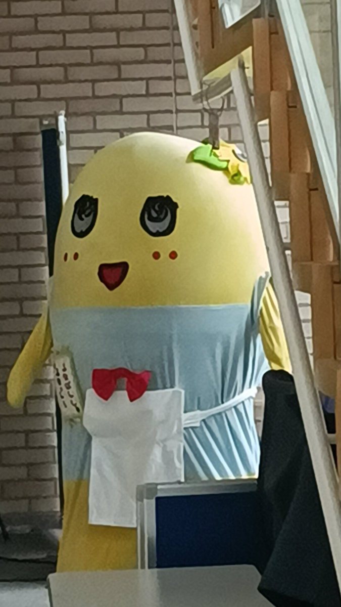 riejupiter0131's tweet photo. @funassyi ふなちゃんーお疲れ様なっし〜💙💛梨ミでは有名人とも写真撮影できるの嬉しい。
いつの日かふなっしーとも撮影できますようにー
しかし分身ちゃんもかわえぇなあ〜
#ふなっしー
#梨ミ2026夏in大阪 https://t.co/JcpHOZBnNB