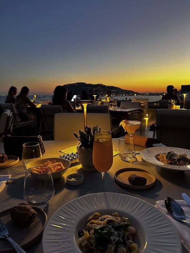 siradisifoto's tweet photo. Akşam Yemeğini Alanya’da Ye 🍷 📸 https://t.co/pP0vmlZXHR